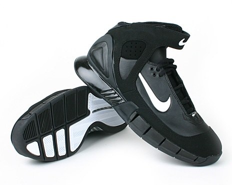 Kobe Bryant basketball shoes picture: Nike Air Zoom Huarache 2K5 black