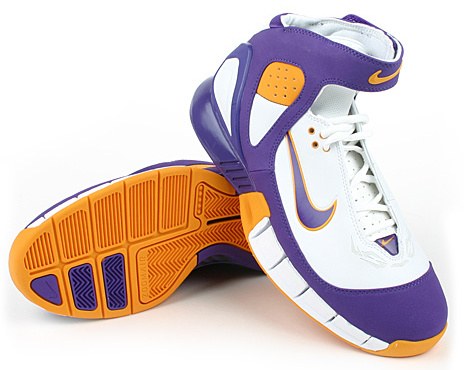 kobe bryant nike logo. Kobe Bryant basketball shoes picture: Nike Air Zoom Huarache 2K5 Lakers, 