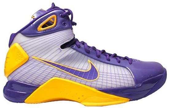 Kobe Bryant basketball shoes pictures: Nike Hyperdunk Kobe Bryant PE Lakers Edition in colors purple, white and yellow