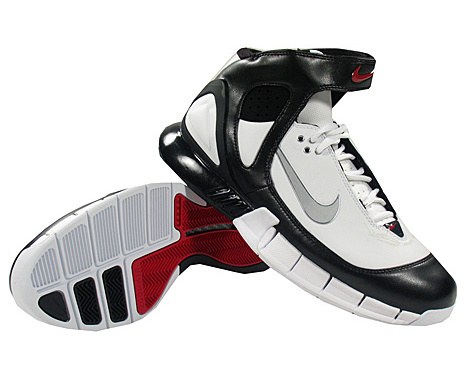 Kobe Bryant basketball shoes picture: Nike Air Zoom Huarache 2K5 black, grey and white