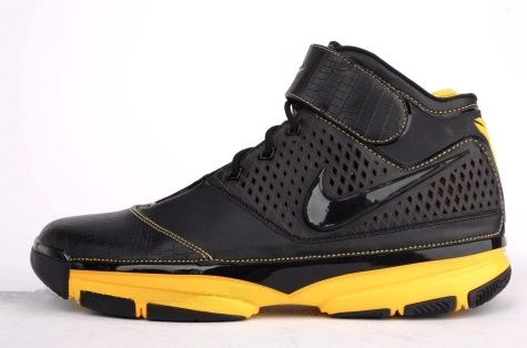 Kobe Bryant basketball shoes pictures: Nike Zoom Kobe II (2) black and yellow picture 1