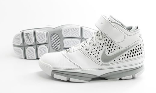Kobe Bryant basketball shoes pictures: Nike Zoom Kobe II (2) white and grey picture 6