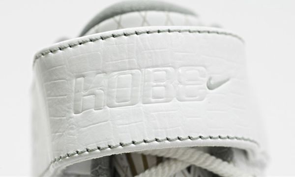 Kobe Bryant basketball shoes pictures: Nike Zoom Kobe II (2) white and grey picture 9