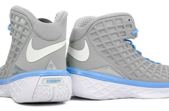 Kobe Bryant basketball shoes pictures: Nike Zoom Kobe III 3 Mpls (Minneapolis) in colors white, grey and light blue