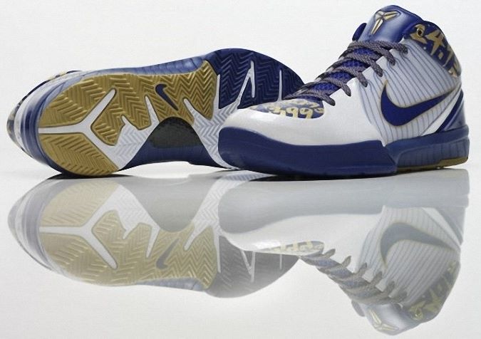 Kobe Bryant basketball shoes pictures: Nike Zoom Kobe IV 4 61 Points 2009 NBA Finals Edition in colors white, purple and golden letters, picture 05