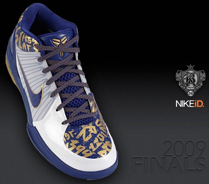 Kobe Bryant basketball shoes pictures: Nike Zoom Kobe IV 4 61 Points 2009 NBA Finals Edition in colors white, purple and golden letters, picture 06
