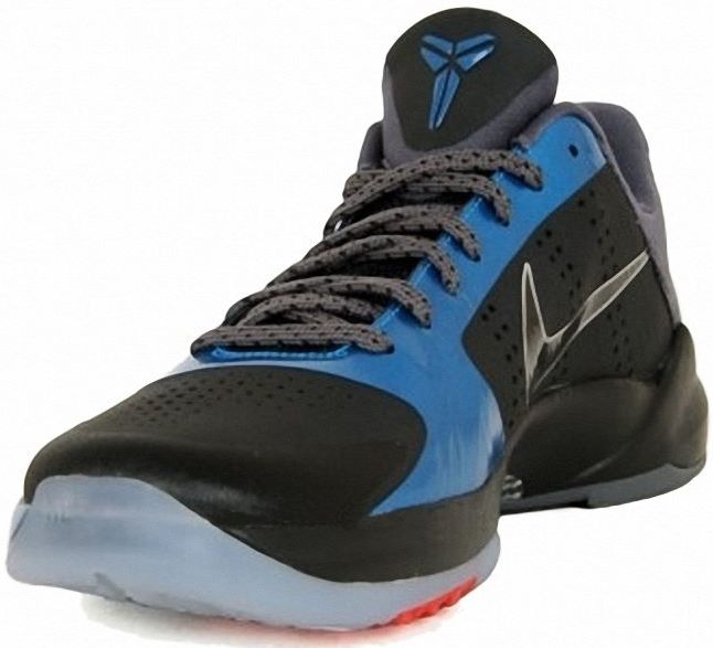 Kobe Bryant Shoes Pictures: Nike Zoom Kobe V 5 Dark Knight Edition, 2010  Nba Season, Picture 2