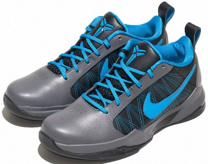 Kobe Bryant basketball shoes pictures: Nike Zoom Kobe V 5 Lakers ME Edition in colors black, sky blue and grey