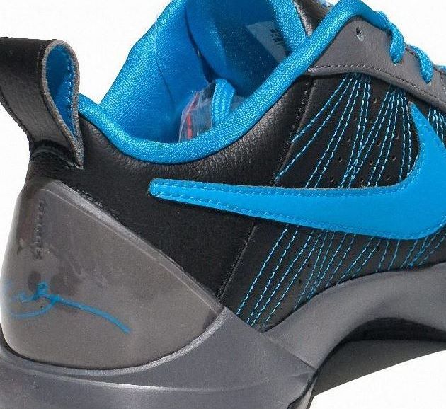 Kobe Bryant basketball shoes pictures: Nike Zoom Kobe V 5 Lakers ME Edition in colors black, sky blue and grey