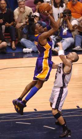 Lakers Universe - Kobe Bryant picture, Los Angeles Lakers vs. New Jersey  Nets. NBA Finals Playoffs 2002