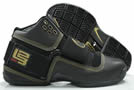 new Lebron James Signature Shoes: Nike Zoom Lebron Soldier, colors black and gold
